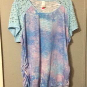 Tie dyed shirt with lace and strings on the side